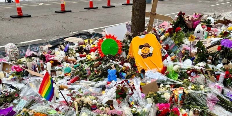 Street memorial for Renee Good